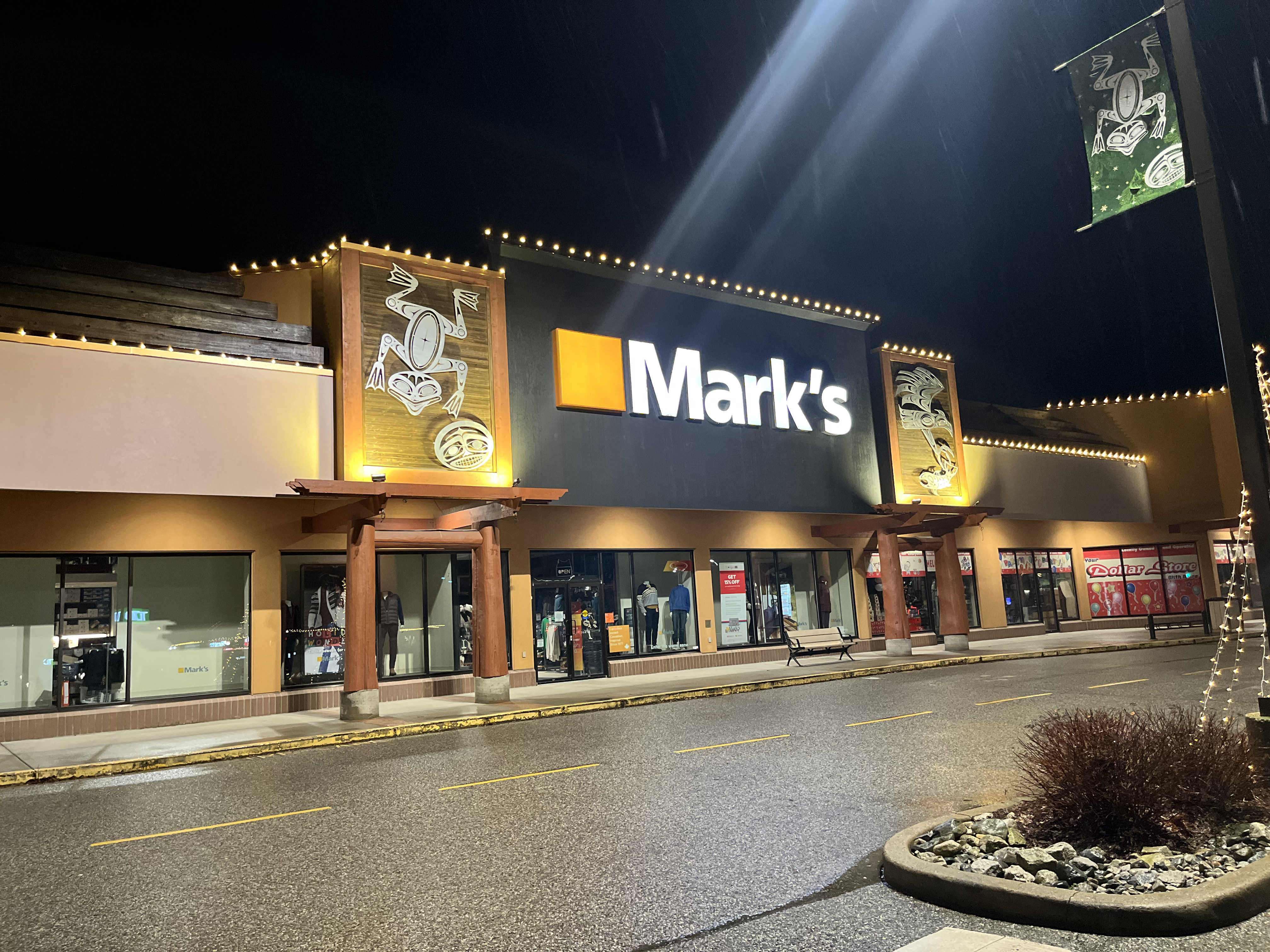 Mark's commercial Christmas lights Sunshine Coast BC